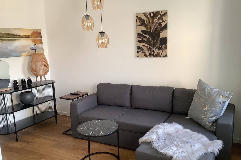 Ganze Wohnung, Direkte Seelage, Bootssteg, elegante****Fewo mit Ruderboot, Paddelboot, Balkon in Plön, Plön (Stadt)