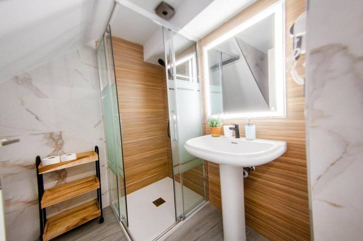 Albergue para 3 personas, con terraza, Se admiten mascotas en Las Villas - 2