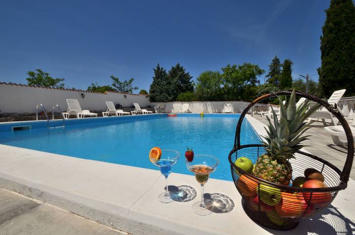 Hôtel pour 4 personnes, avec balcon et piscine