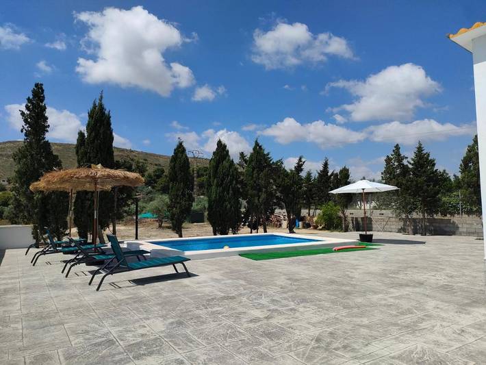 Casa rural para 10 personas, con jacuzzi además de jardín y piscina, Familias con niños en Elche - 2