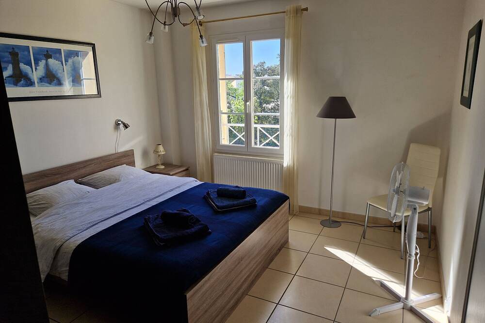 Provence - Quiet family villa with a pool - 4 bedrooms - up to 9 guests in Orange, Vaucluse