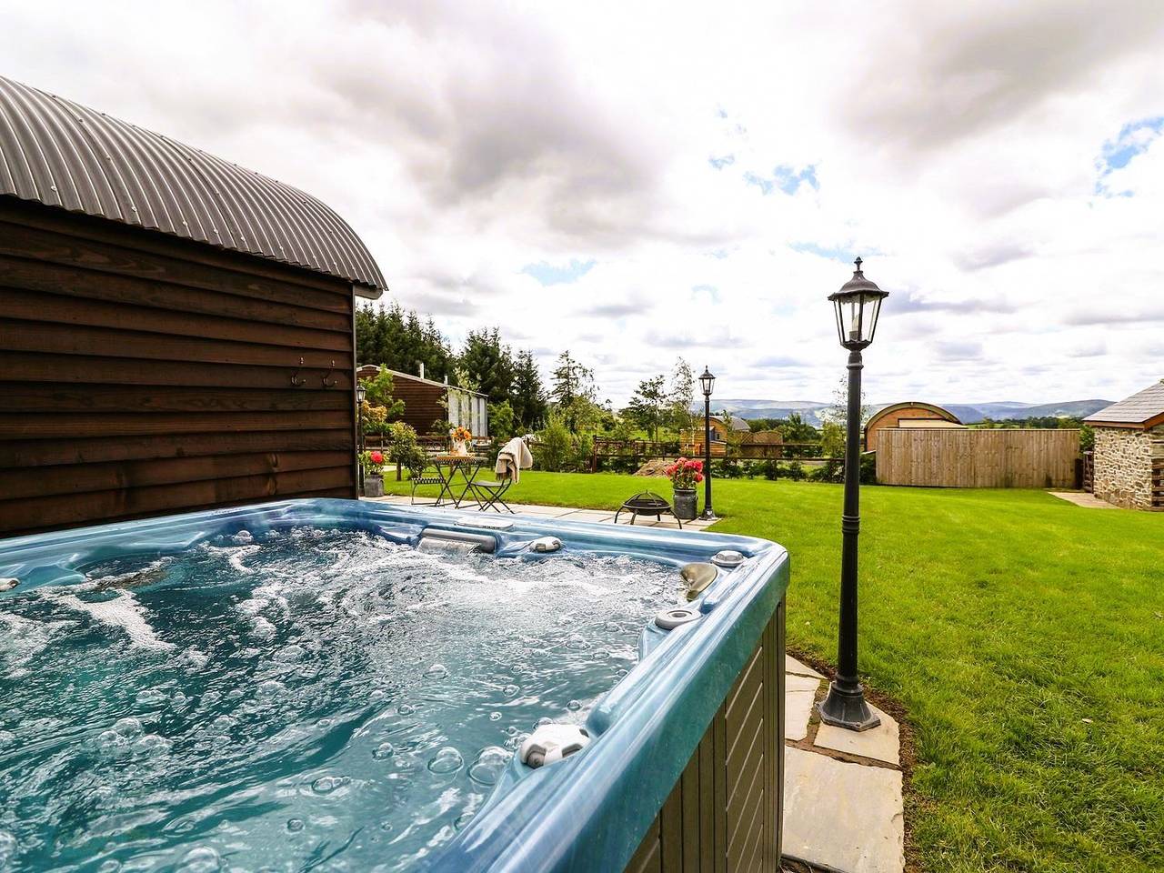Mountain View Pod in Powys