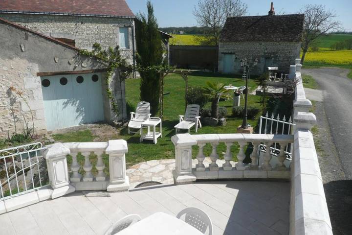 Location de vacances pour 6 personnes, avec vue et jardin, animaux acceptés à Cussay - 4