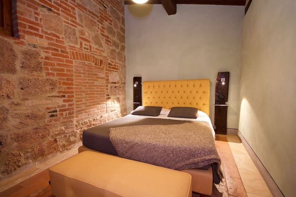 Villa La Cascata with swimming pool in Chiusi, Chianti