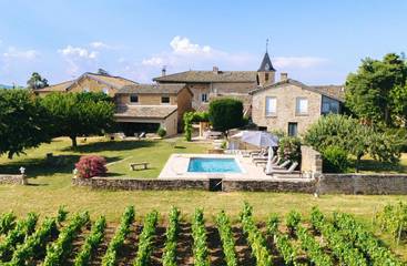 Chambre d’hôte pour 2 personnes, avec jardin et piscine à Saint-Amour-Bellevue