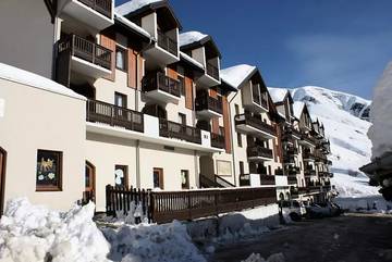 Gîte pour 4 personnes, avec piscine et terrasse dans Office De Tourisme De Saint Sorlin D Arves