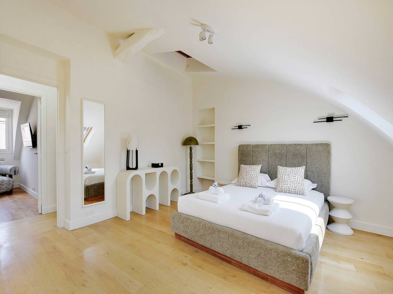 Appartement entier, Apt climatisé 3Ch/6P - Saint-Lazare/Les Champs Elysée in Paris, Île de France