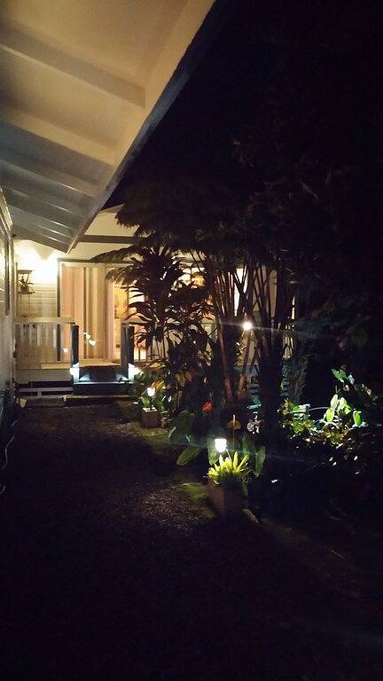 Hilo Stadt ~ Ultra Private Gated Botonical Garten Cottage w Koi Pond in Hilo, North Hilo