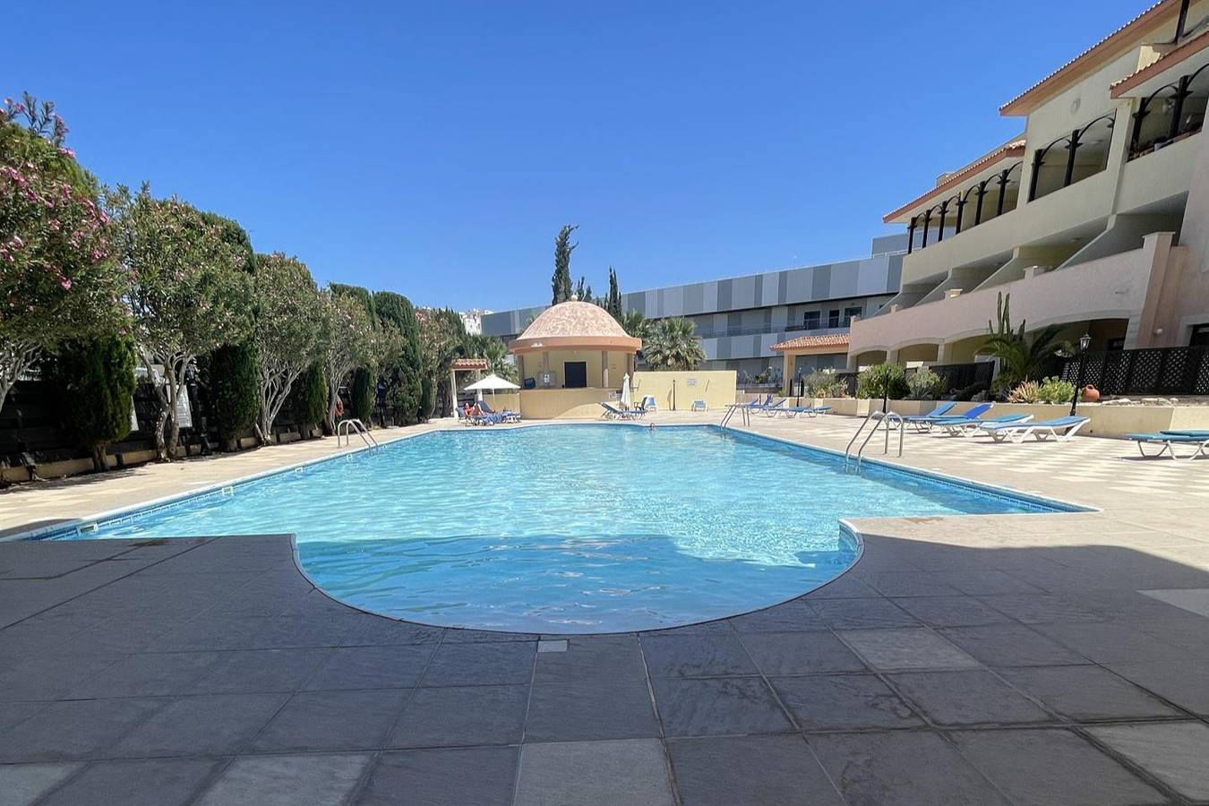 Ganze Ferienwohnung, 2 Bed Townhouse Sleeps 4 - Pool - Patio & Balcony in Paphos, Südzypern