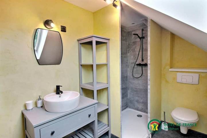 Location de vacances pour 3 personnes, avec terrasse et jardin à Ploërdut - 4