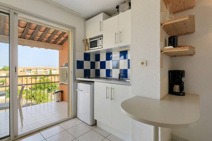 Apartamento entero, Apartamento «Cap d’Agde - Primavera - 1» con piscina compartida, terraza privada y aire acondicionado in Cap d'Agde, Agde