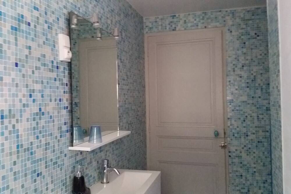 Bastide sur ancien domaine viticole avec piscine pour 11 personnes à La crau in La Garde, Côte méditerranéenne (France)