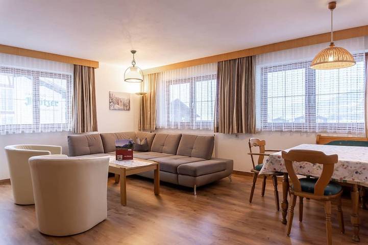 Ferienwohnung für 6 Personen, mit Garten und Balkon in Grän