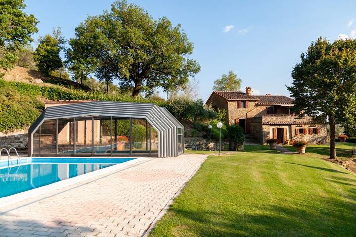 Ferienhaus für 10 Personen, mit Balkon/Terrasse und Garten sowie Pool