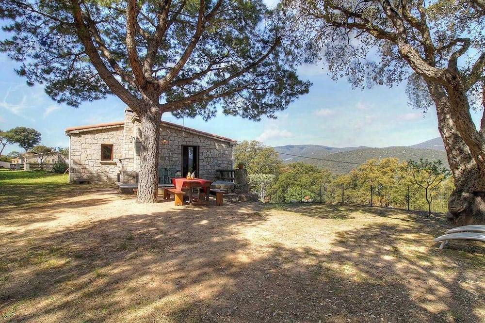 Stone house for 4 people in the countryside just 8 km from the Valinco beaches in Sollacaro, Sartène e dintorni