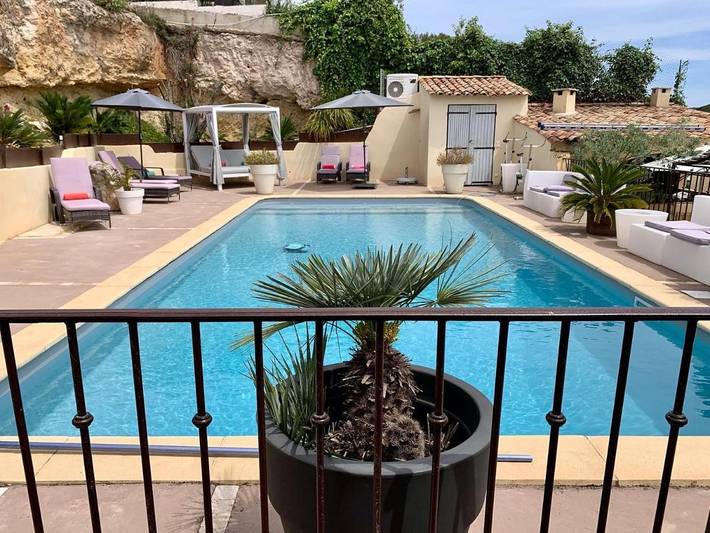 Chambre d’hôte pour 2 personnes, avec Jacuzzi et Terrasse ainsi que Jardin et Piscine à Martigues