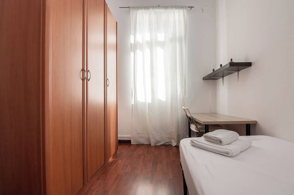 Entire apartment, Fully equipped apartment in La Coruña in La Coruña, Galician Coast