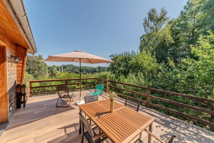 Location de vacances pour 4 personnes, avec balcon et jardin à La Clayette