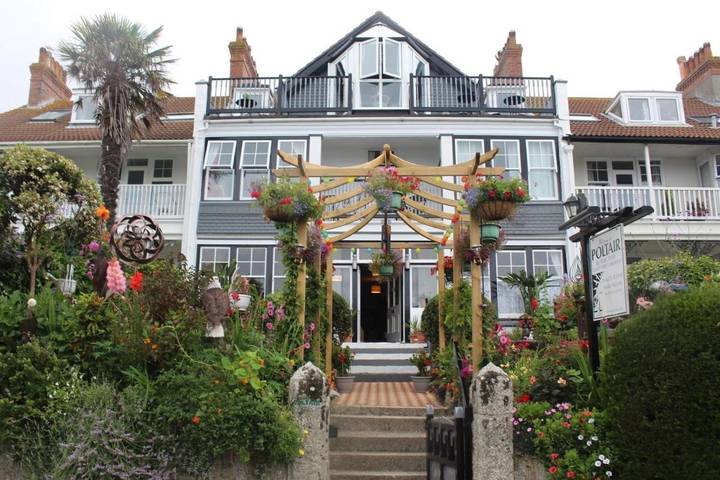 Bed and breakfast for 3 people, with Balcony and Terrace as well as Garden and View in Falmouth (UK)