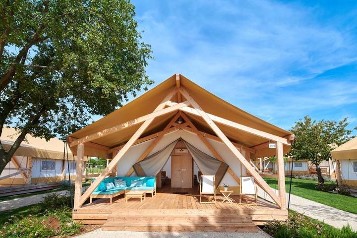 Camping voor 5 personen, met terras en zwembad in Umag