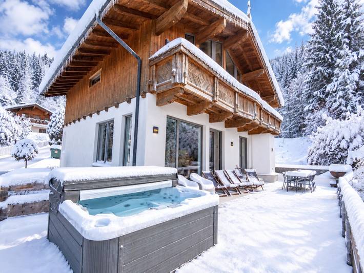 Villa voor 11 personen, with Balkon and Whirlpool as well as Terras and Tuin in Tirol