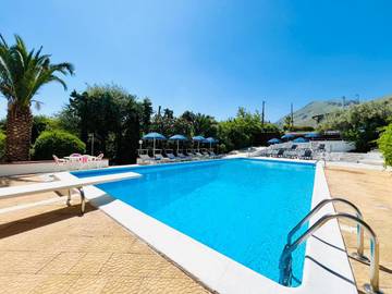 Villa pour 12 personnes, avec jardin ainsi que vue et piscine à Carini
