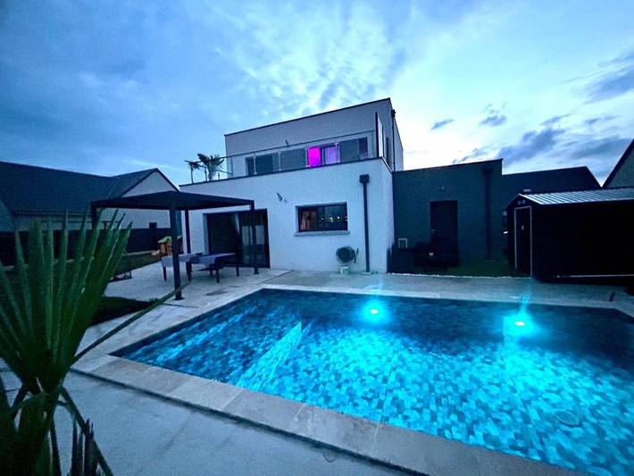 Location de vacances pour 5 personnes, avec vue ainsi que jardin et piscine à Chambray-lès-Tours