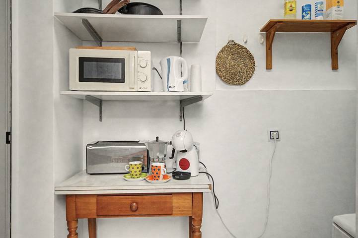 Entire apartment, Apartment 'Macarena Seville Premium Suites' with Private Terrace and Air Conditioning in Casco Antiguo, Sevilla