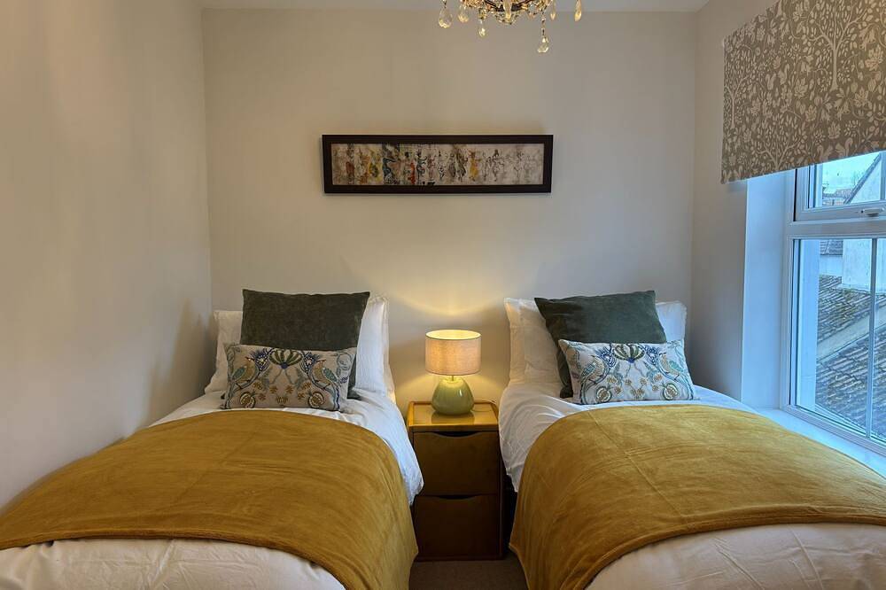 Little Meads House - charming cottage close to seafront in Eastbourne, East Sussex