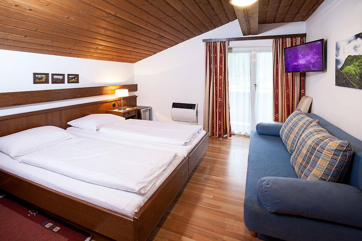 Ganze Ferienwohnung, Vierbettzimmer mit Dusche, Wc in Golling an der Salzach, Tennengau