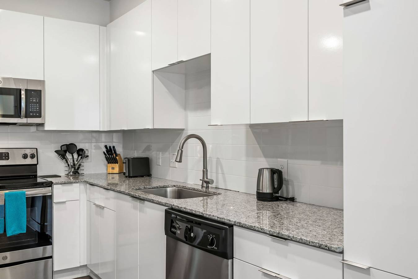Appartamento intero, (S2Ba) Modern 2-Br, Walkable in Midtown, 1 Block from Marta in Atlanta, Contea di Fulton