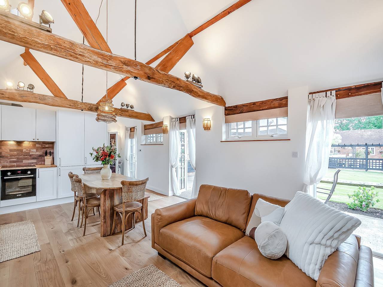Weston Cottage - Uk50016 in Woking, Surrey
