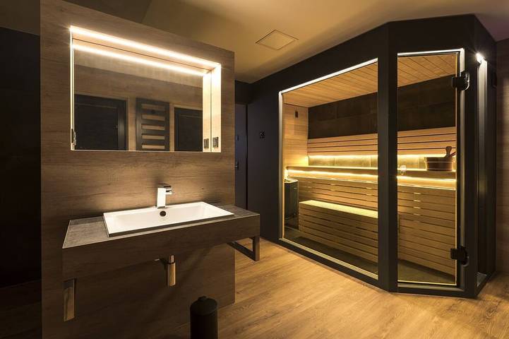 Ferienhaus für 6 Personen, mit Sauna und Garten sowie Balkon in Neukieritzsch