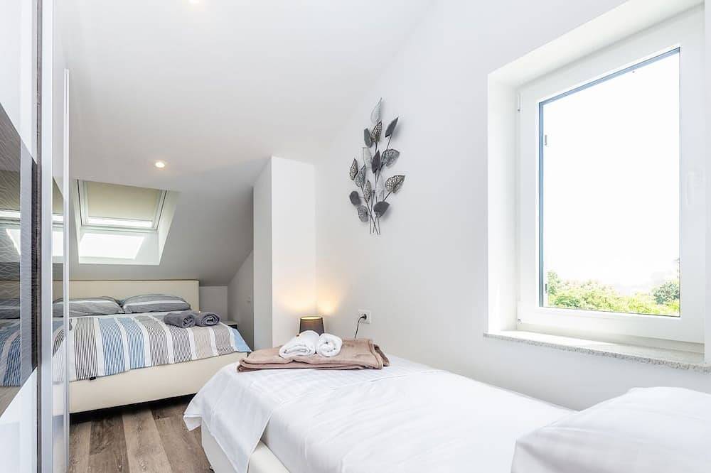 Ganze Wohnung, Ferienwohnung Naya mit großem beheiztem Pool 50m2 in Nerezine, Kvarner Inseln