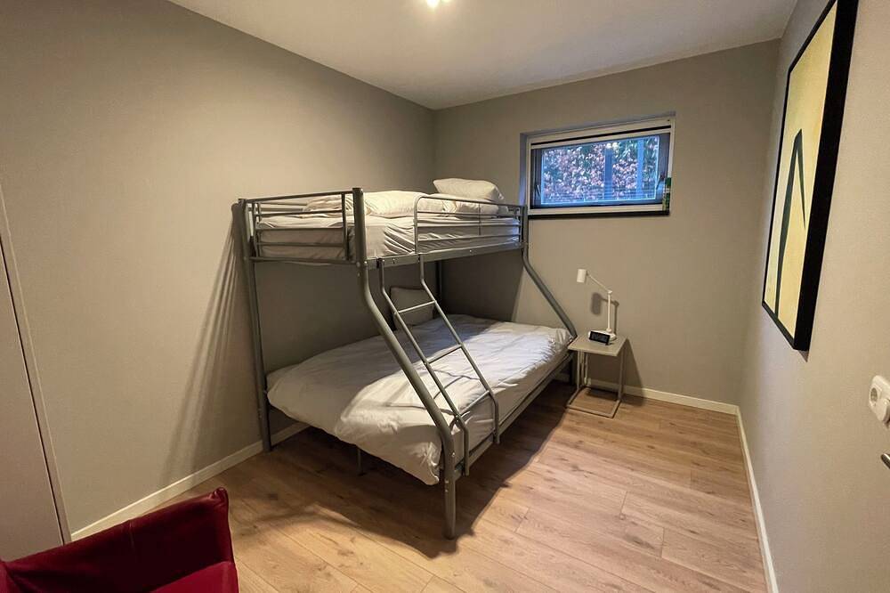 Moderne, großzügige Ferienwohnung mit malerischem Blick auf den Tjeukesee in Friesland