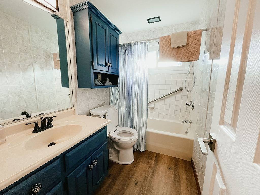 2 Br home with Hot-Tub! Quiet, dead end street in Holmes County