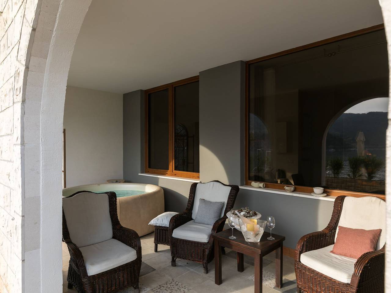 Entire apartment, Apartment Frankie's Place - Two-Bedroom Apartment with Terrace and Sea View in Zaton, Dubrovnik-Neretva