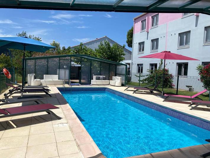 Hôtel pour 2 personnes, avec Terrasse ainsi que Jardin et Piscine