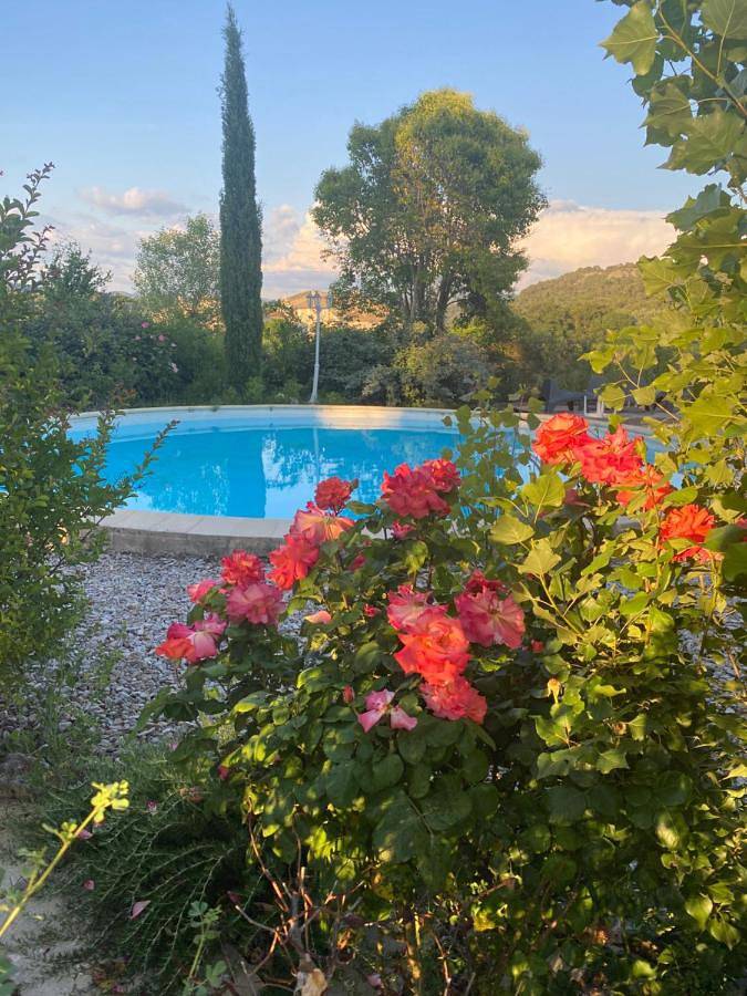 Chambre d’hôte pour 3 personnes, avec Terrasse et Jardin ainsi que Piscine et Vue