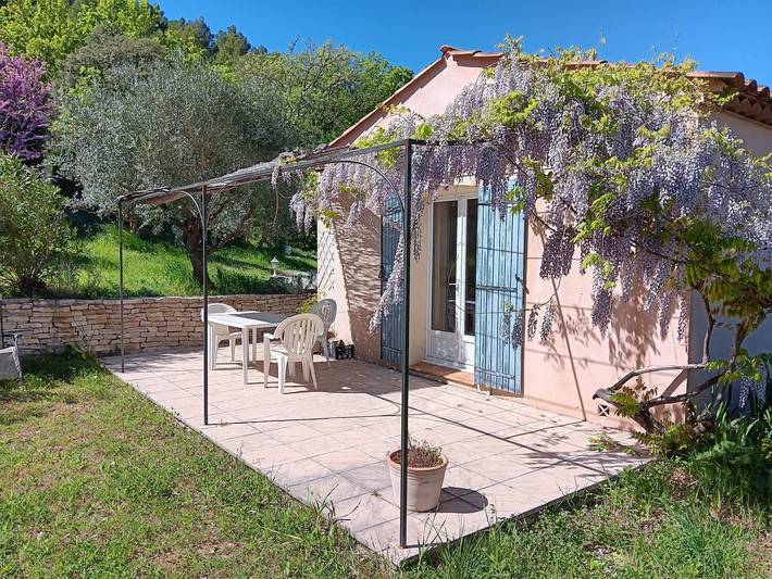 Maison de vacances pour 3 personnes, avec Terrasse ainsi que Jardin et Piscine à Manosque