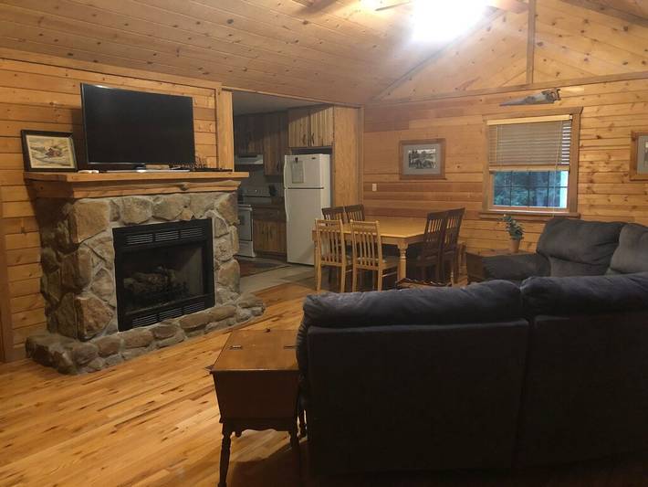 Glamping for 9 people, with terrace and hot tub as well as yard in West Virginia