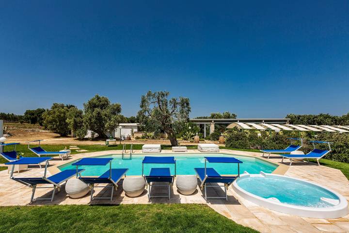 Gîte pour 13 personnes, avec piscine et jardin à Fasano - 2