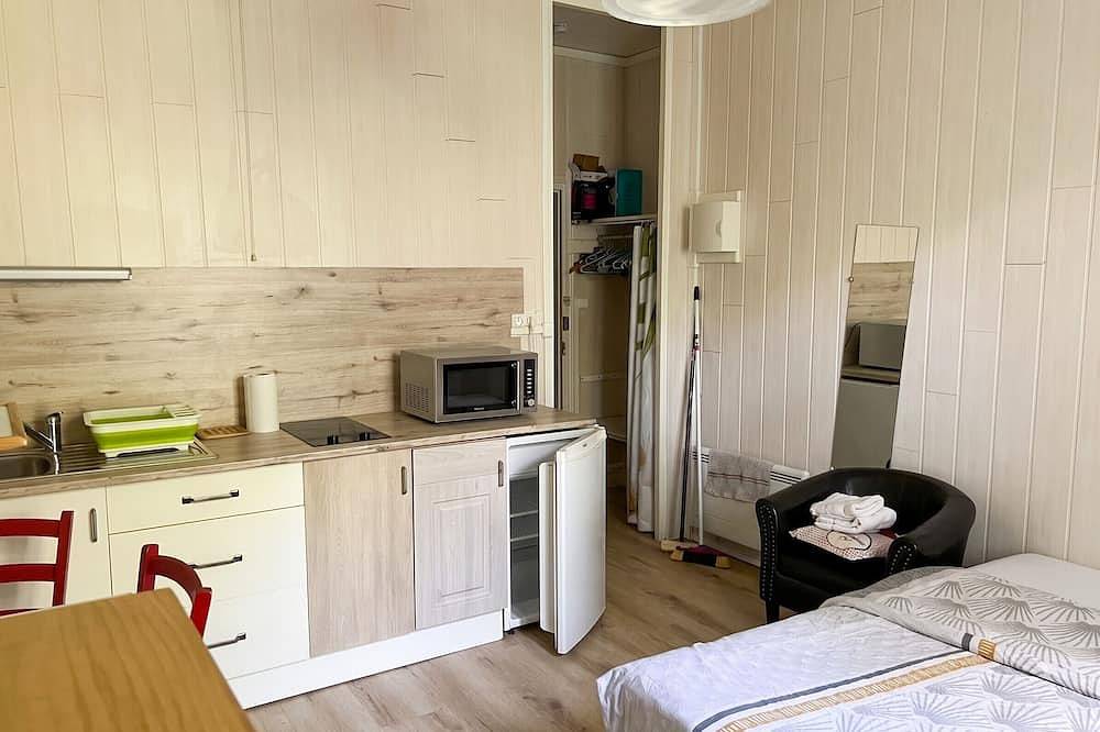 Entire apartment, Homerez - Studio in Néris-les-Bains in Néris-les-Bains, Montluçon region