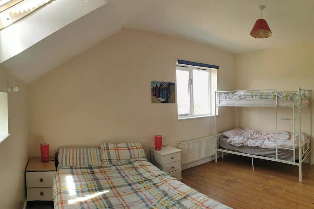 Huge 6 bedroom house, near beach, cliffs & Old Town, 180 square meters in Hastings, Sussex Oriental