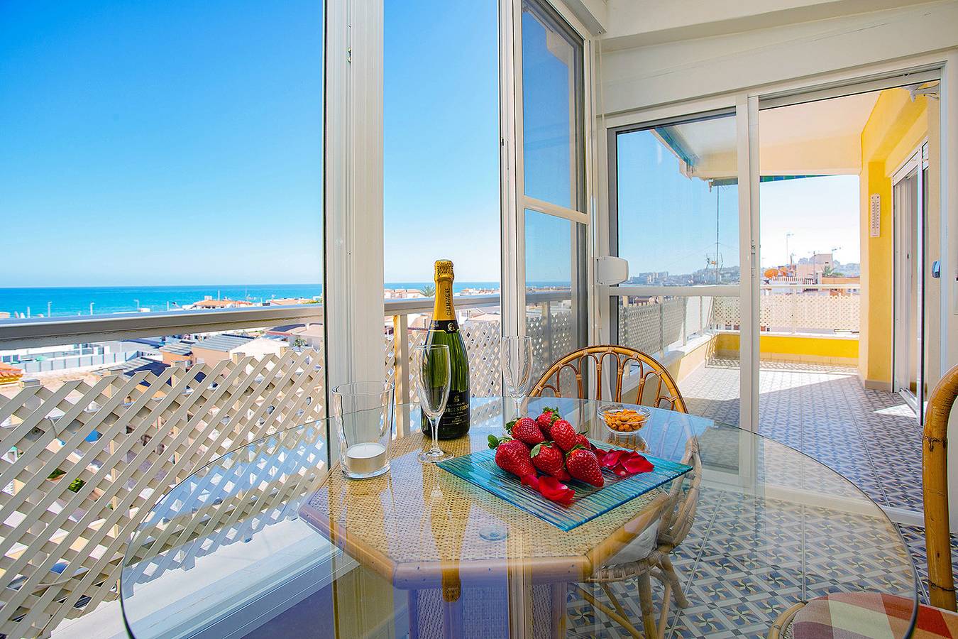 Entire apartment, 130 Sur Sea - Alicante Holiday in Torrevieja, Costa Blanca