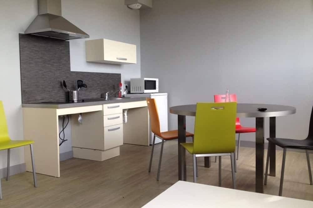 Appartement entier, Résidence Appart’en ville Appartement 6 personnes in Alleuze, Région de Saint-Flour