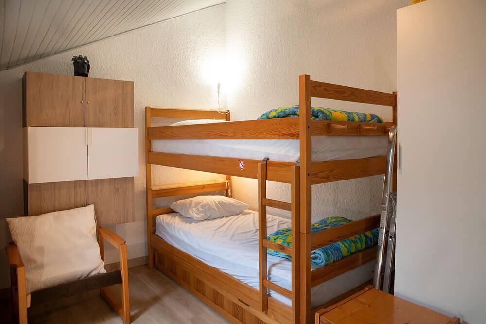 Entire apartment, Apartment 'Cosy Studio Mezzanine' with Mountain View and Balcony in Le Collet d'Allevard, Allevard