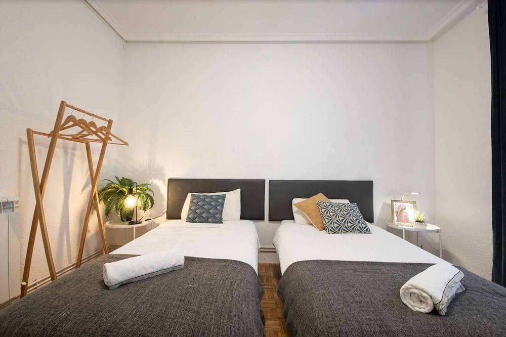 Entire apartment, Spacious, Modern and right at Zurriola Beach in San Sebastian, Basque Coast (Spain)