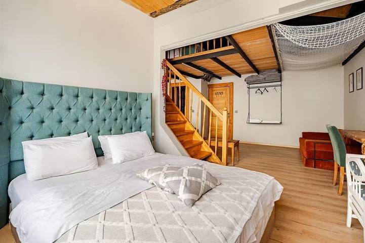 Ganze Wohnung, 3-bedroom apartment in Galata with Ac&Lift&Full Kitchen in Beyoğlu, Istanbul