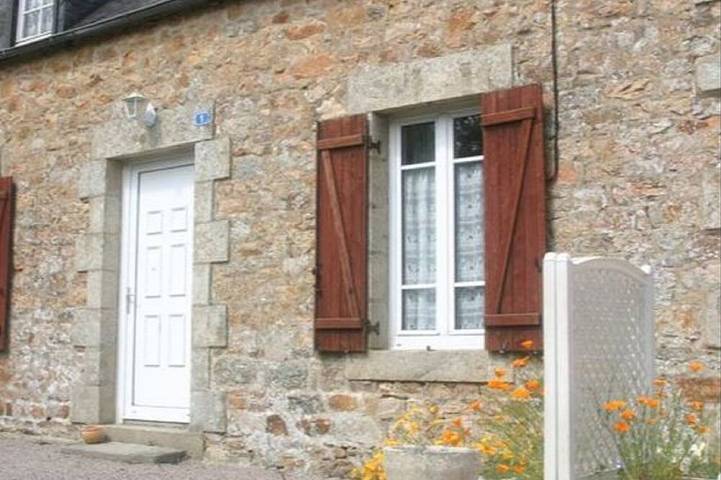 Location de vacances pour 6 personnes, avec piscine et jardin à Plounévez-Moëdec - 4